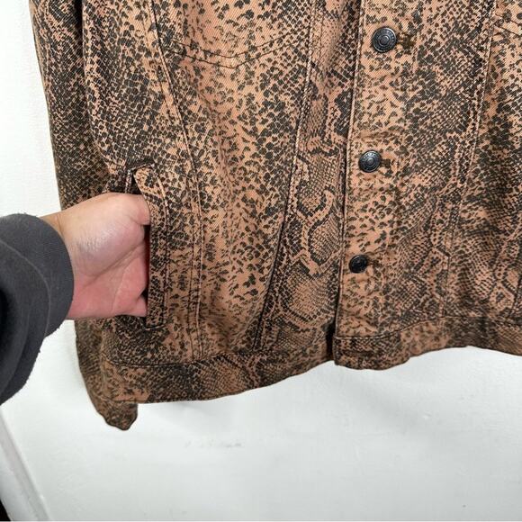 Free People Brown Snake Print Button Front Denim Trucker Jacket Size M - Picture 11 of 15